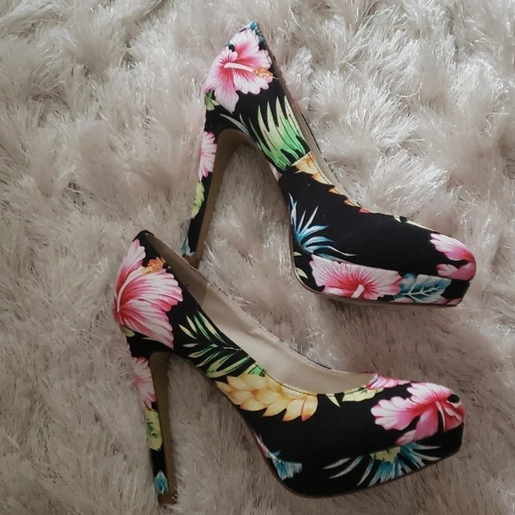 𝅺BAKERS FLORAL prints heels size 7 - Picture 2 of 3